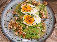 牛油果煮蛋吐司-RAC BAR(安福路店)