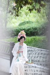 -烟雨江南汉服体验馆
