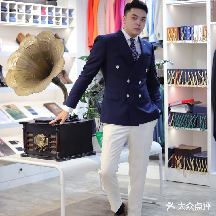 重庆定制西装👔展现最高级的男性魅力