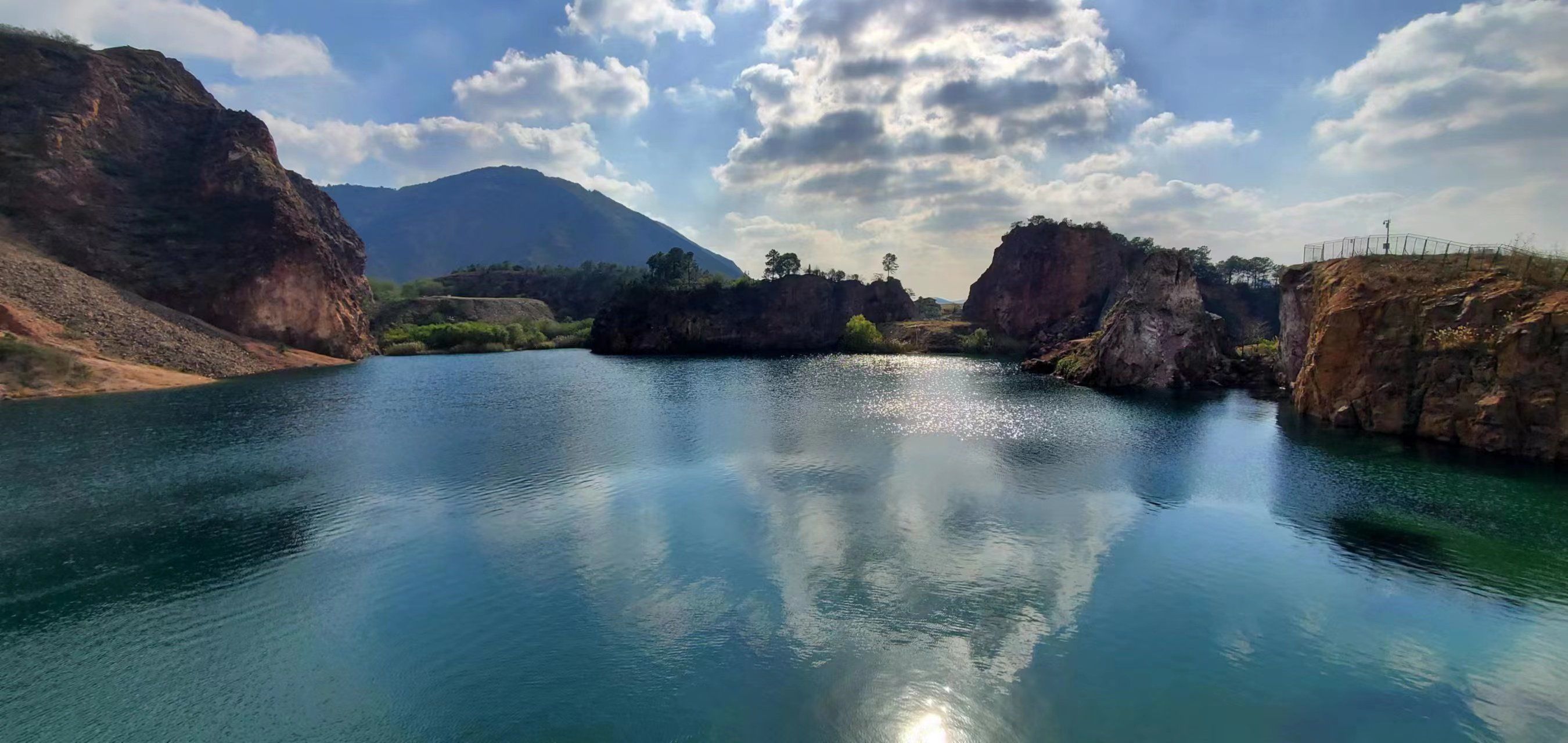 苏州旅游之树山翡翠湖