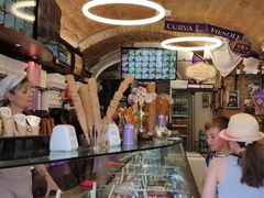 -Gelateria Dondoli