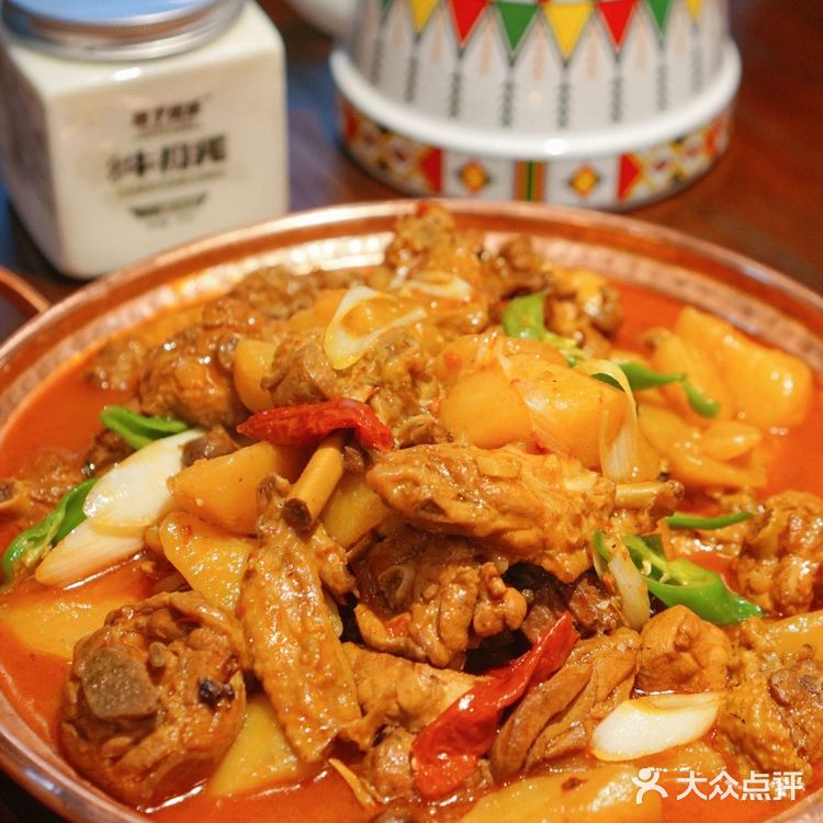 超正宗的新疆菜🌶️辣子鸡+拌面🍜，流口水了🤤