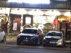 门面-老牌坊云南鱼豆花火锅(爱建店)