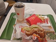 -麦当劳(上海虹桥站30B检票口楼上)