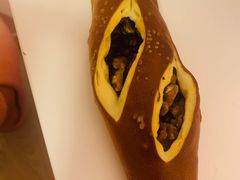 核桃红豆碱水-Dough&Joe团憩(瑞虹天地月亮湾店)