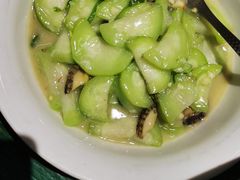 鲜丝瓜焖鲍鱼仔-费大厨辣椒炒肉(太平老街店)
