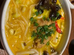 金汤酥肉酸辣米线-云海肴·汽锅鸡·云南菜(美罗城店)