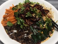滇味凉米线-蔼若春.传承三十年云南菜(金碧公园店)