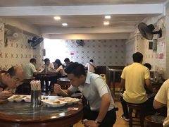大堂-西华美食•老广烧腊(百灵路店)