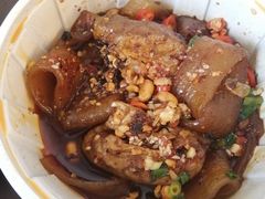 -老牌坊云南鱼豆花火锅(哈西万达店)