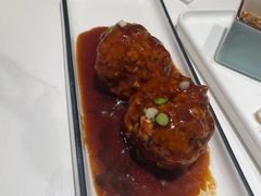 鸭蛋黄狮子头-梅飞酒家(名辉豪庭店)