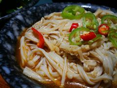 麻辣金针菇-八月美食小馆(银泰城总店)