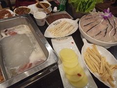 -百年川椒重庆老火锅(光谷店)