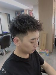 -诗悦发型烫染SALON