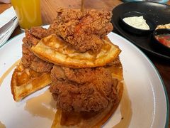 香辣炸鸡配华夫饼-悠航SLOWBOAT(三里屯店)
