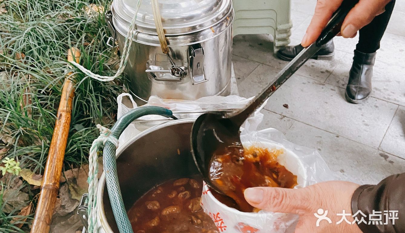 偶遇挑挑肥肠，简直就是下饭神器