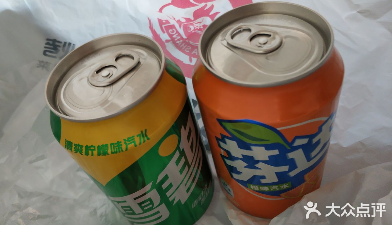 小龙虾也很新鲜，肉劲道弹牙；辣炒花蛤是甜辣口的