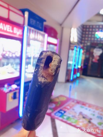 霸气中含着可爱，脆皮浓郁又不甜腻，三层夹心直击味蕾