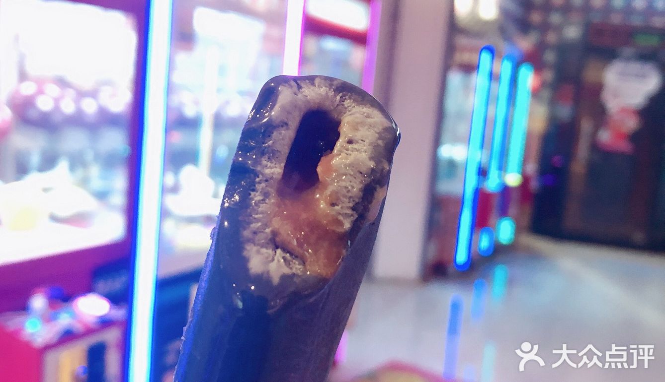 霸气中含着可爱，脆皮浓郁又不甜腻，三层夹心直击味蕾