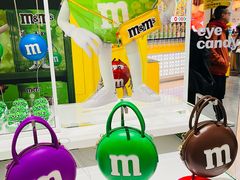 -m豆巧克力世界(上海世茂广场店)