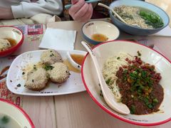 -小杨生煎(金山百联购物中心3楼店)