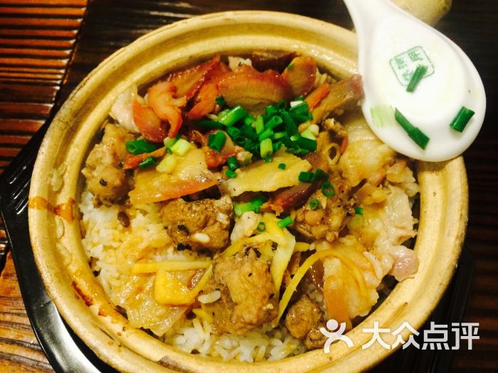 排骨拼叉烧煲仔饭