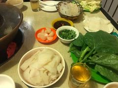-洞庭洲·防空洞火锅·烧烤·铜锅涮肉(新百广场店)