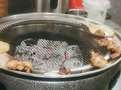 -围炉肉舍•炭烤活鳗•丹东海鲜烤肉(步行街店)