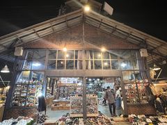 -席娜卡琳火车铁道夜市