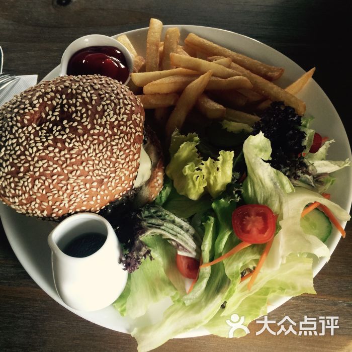 晴天咖啡 sun cafe牛肉汉堡图片 - 第1张