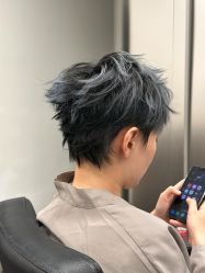 -一家只做男发烫染的店