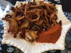 炸菌子-勺子米线·云南传统小吃市集(四方街店)