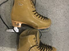 -冰纷万象滑冰场(深圳万象城店)
