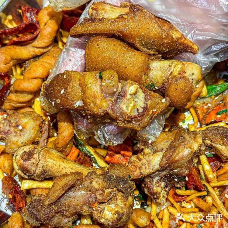 席地而坐啃大闸蟹！在这里吃饭就是舒坦