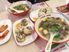 -小杨生煎(金山百联购物中心3楼店)