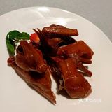 芋头吸油让肉不是那么腻，芋头中也有肉的味道