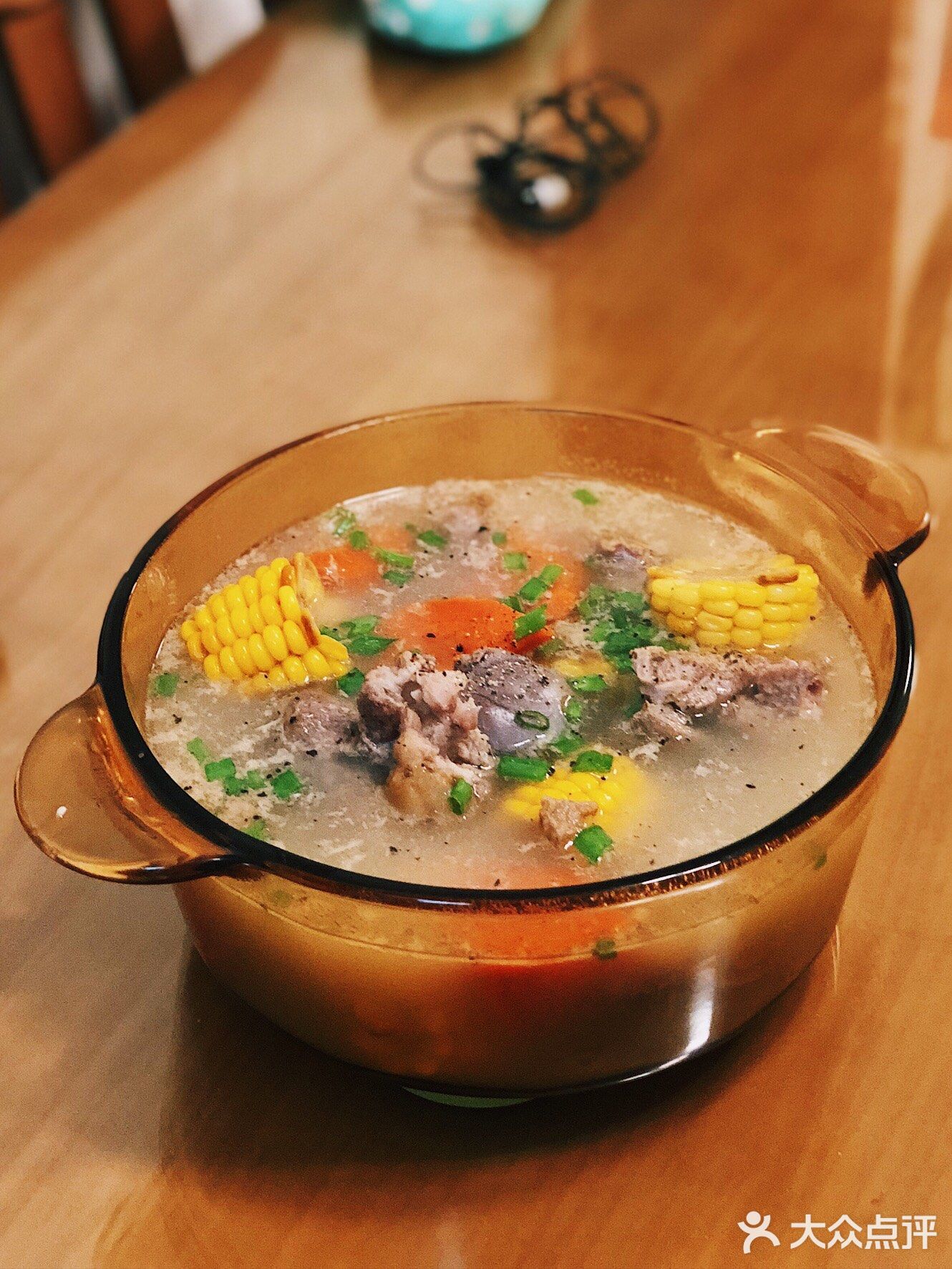🥕营养美味胡萝卜玉米猪骨汤，🌽色香味俱全