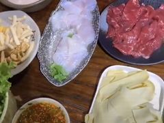 -东巴婆婆云南鱼豆花火锅(大东门店)