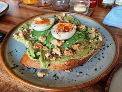 牛油果煮蛋吐司-RAC BAR(安福路店)