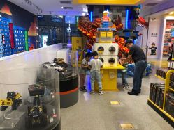 -乐高品牌旗舰店(人民广场店)
