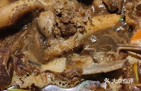Bone-Sucking Lamb Shank Pot