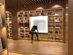 -漕河泾街道图书馆(漕河泾社区文化活动中心店)