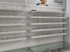 -视野联行眼镜•蔡司•依视路(温江店)