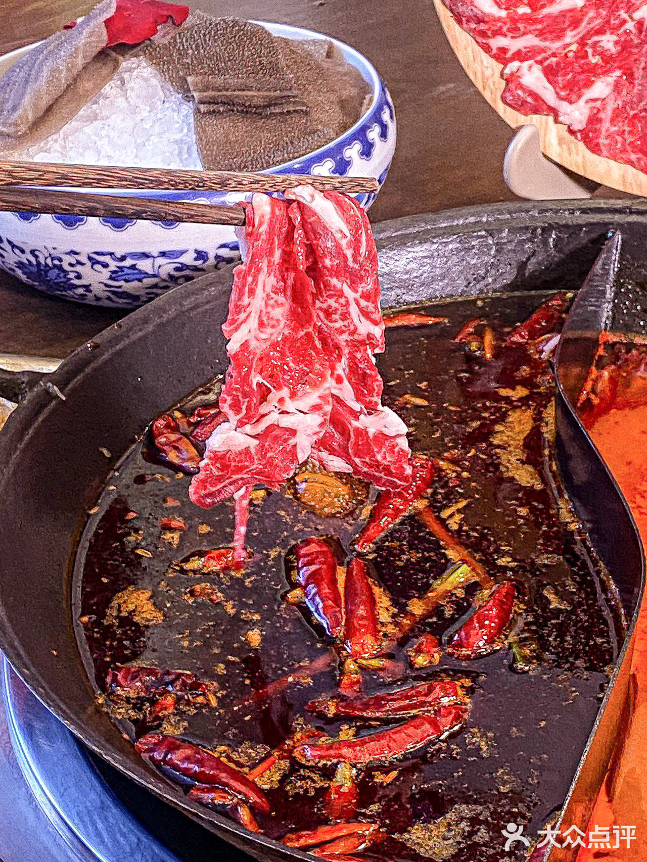 冬天这么冷当然要和朋友一起恰火锅了