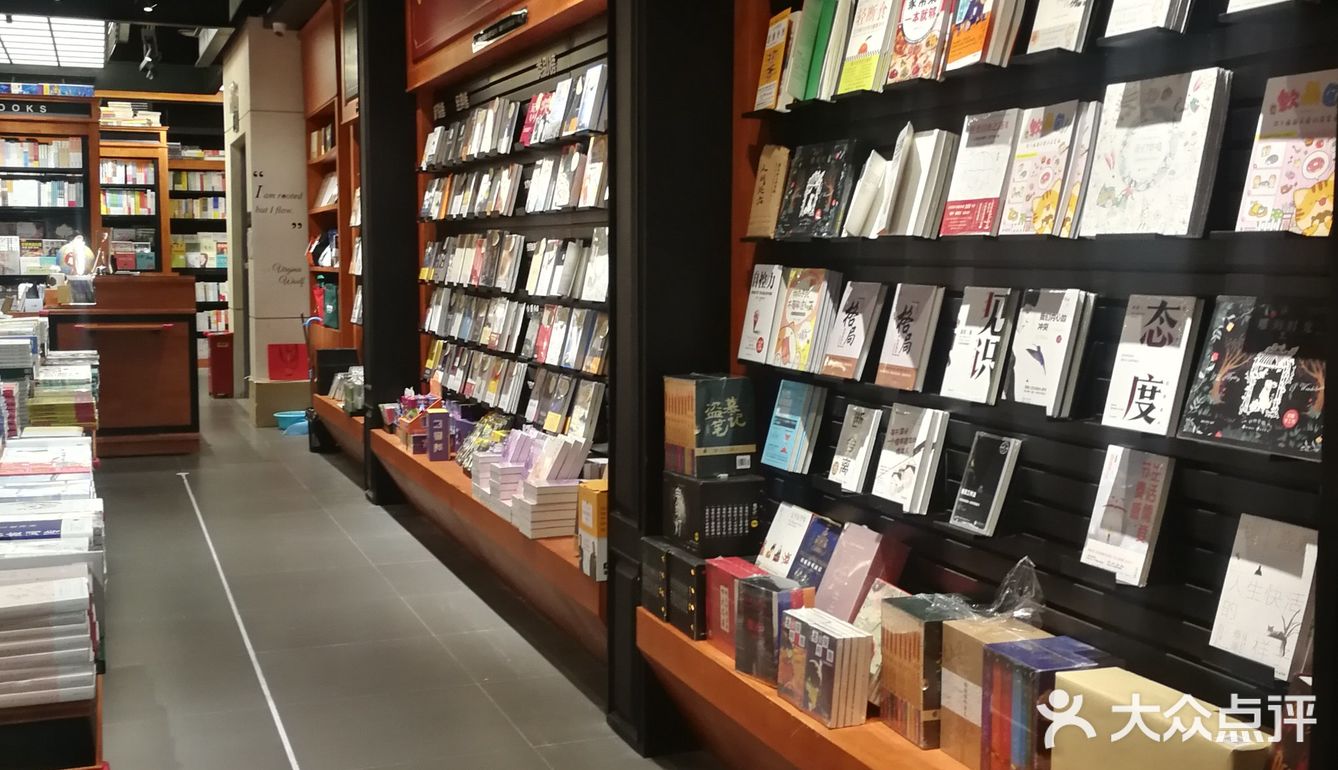 开一家书店倒是别出心裁,可谓闹中取静