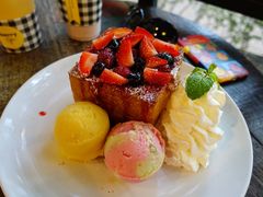 -莓园冰淇淋店