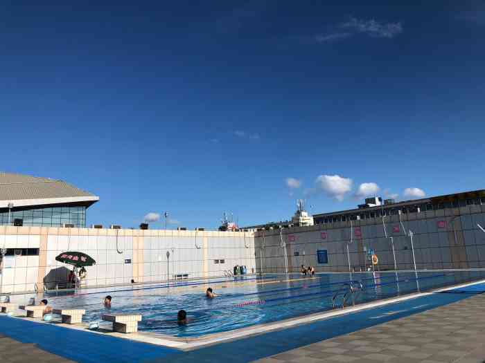 松岗体育中心-"室外池里算是相当划算的馆了!正价20/人.