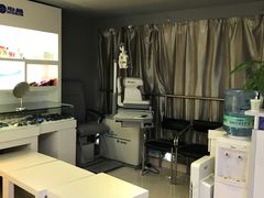 -提一眼镜·蔡司·依视路(小寨店)