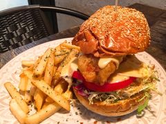 -layback cafe & bar