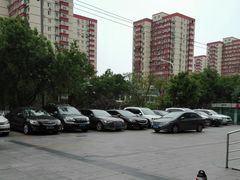 -枫蓝国际购物中心-地面停车场